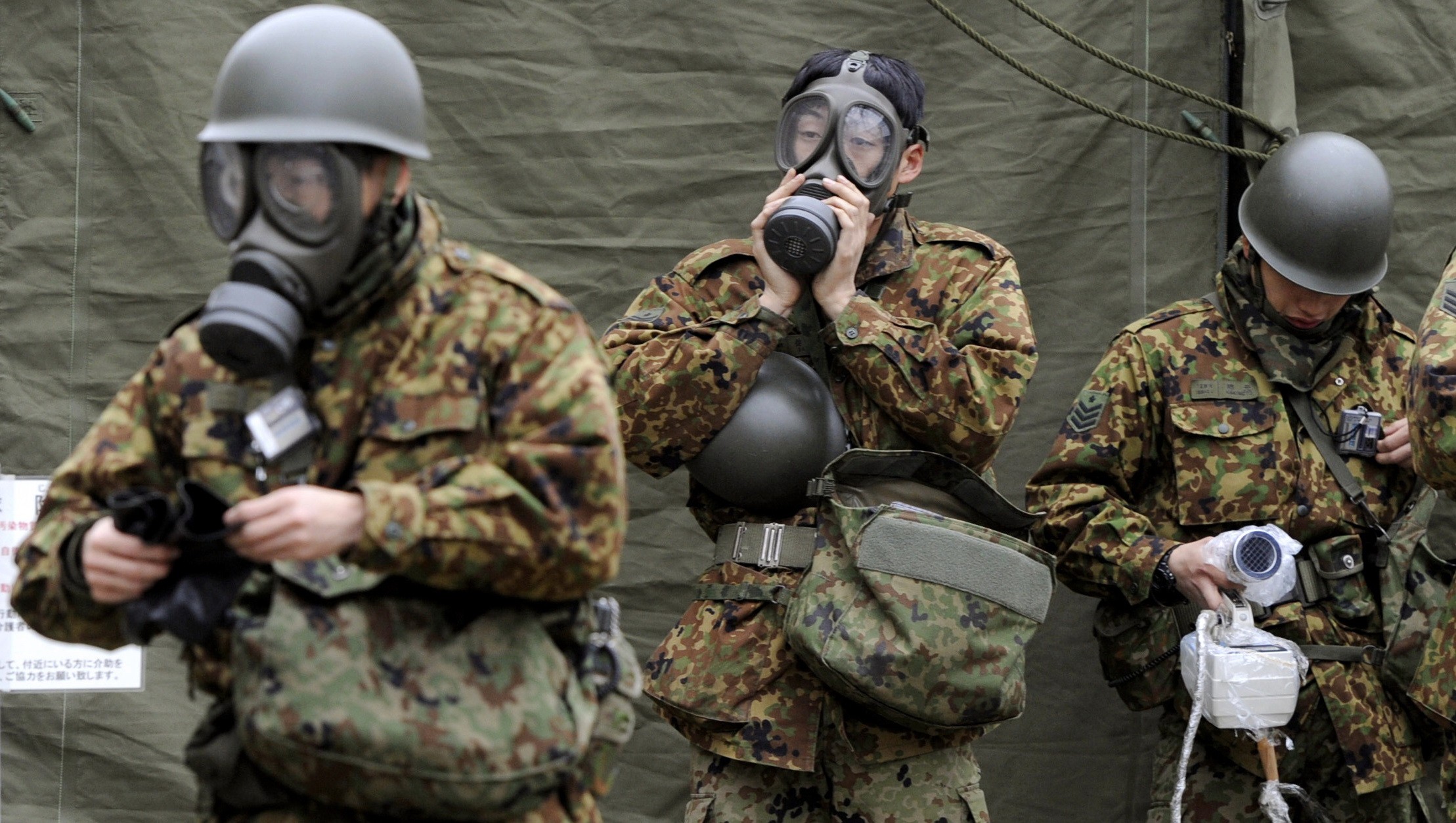 Jadrová kríza: Japonskí vojaci v plynových maskách